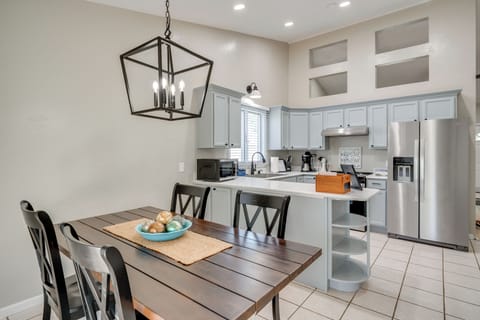 Dining Table | Dishware/Flatware