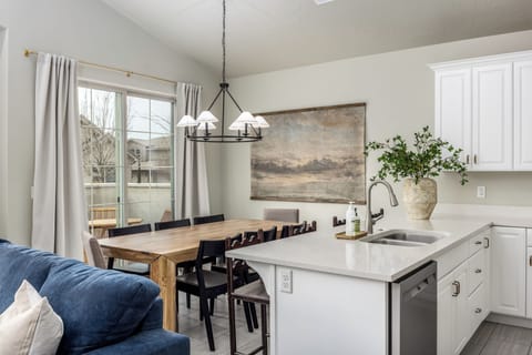 Indoor & Outdoor Dining