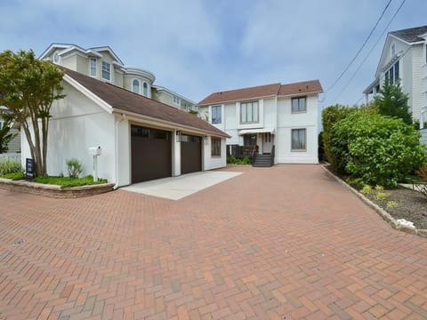4528 Ocean Drive, Bayfront Oasis