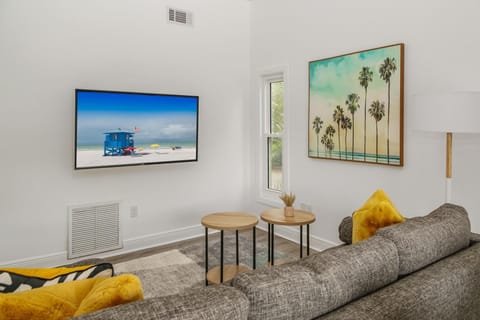 4BR Siesta Key – Walk to Beach & Village (3616)