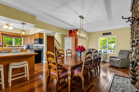 Feast mode activated. This dining space was made for big meals and even bigger memories.