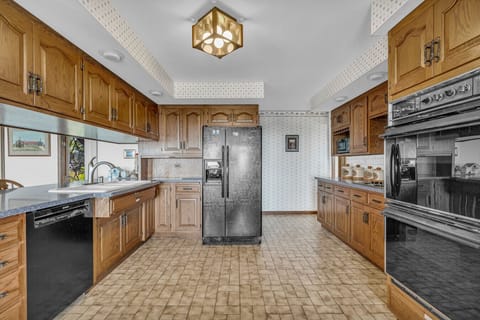 Classic wood finishes, double ovens, and a layout made for gathering and grazing.