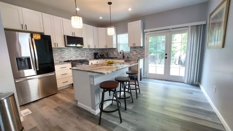 KITCHEN W/ PATIO & GRILL