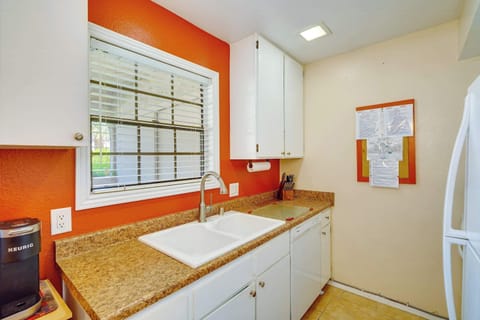 Step into a chef's paradise with this well-appointed kitchen. Featuring fulll size appliances & ample cabinet space, it's the perfect space to cook & gather with family & friends, creating delicious memories!