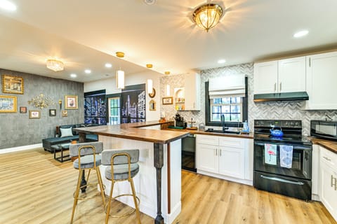 Cornelius Vacation Rental | 2BR | 1BA | 1,064 Sq Ft | 3 Steps Required