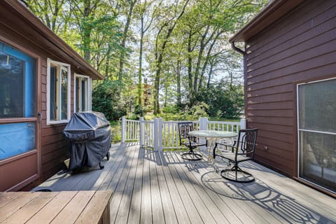 Deck | 2 Grills | 2 Dining Tables