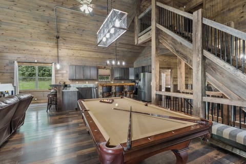 From chill to challenge in a few steps! Right behind the living room, the pool table adds a playful twist to your downtime—so you can watch the game, then play one yourself! Cue up the fun anytime.