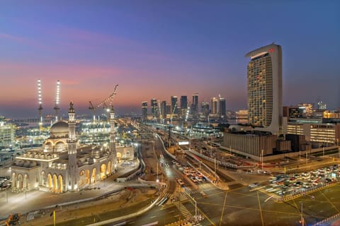 Skyline View: Marvel at Dubai`s dazzling architecture from your private balcony as the sun sets!