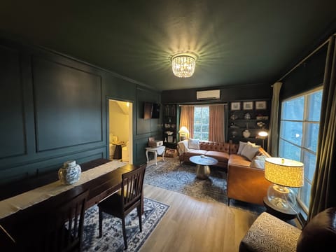 Enjoy your living and dining area, with TV, board games, a record player & more!