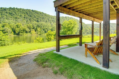 Mountain Home Vacation Rental | 3BR | 2BA | Stairs Required | 2,400 Sq Ft