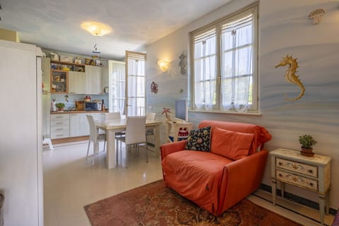 Autumn, Kitchen, Living Room, Spring, Summer