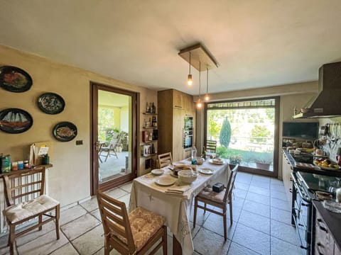 Furniture, Wood, Interior Design, Table, Chair, Kitchen & Dining Room Table, Flooring, Floor, Ceiling, Lighting