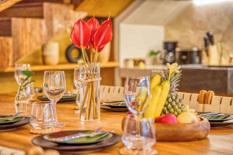 Dine in style with our chic, rustic table setup