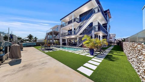 “Welcome to paradise in the famous Florida Keys.”