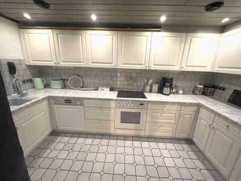 eaaf19e3-4d5e-434f-8e41-e00c66ed7b7c