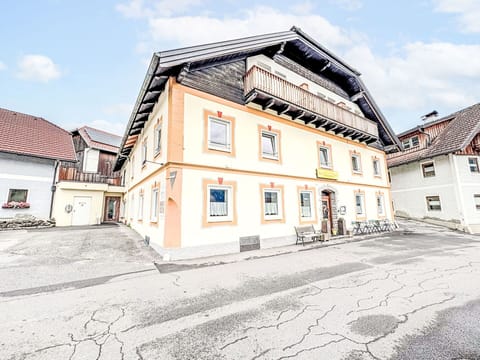 Shrub, Garden, Yard, Landscaping, Driveway, Villa, Hacienda, Farmhouse, Balcony, Eco Hotel