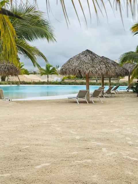 Tropical vibes just step from home . 