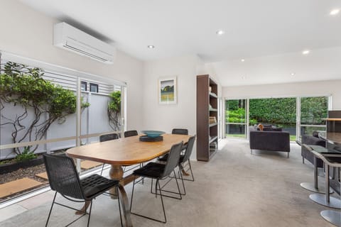 Open plan lounge with Aircon and heating