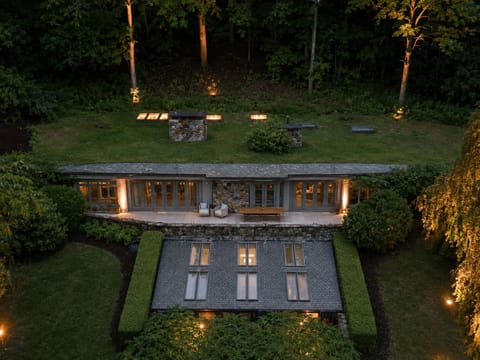 Facade and front deck 