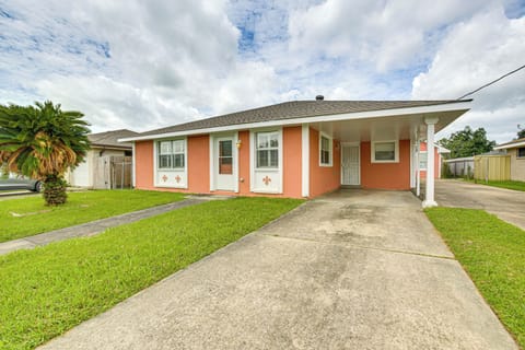 New Orleans Vacation Rental | 2BR | 2BA | 1,400 Sq Ft | 1 Step Required