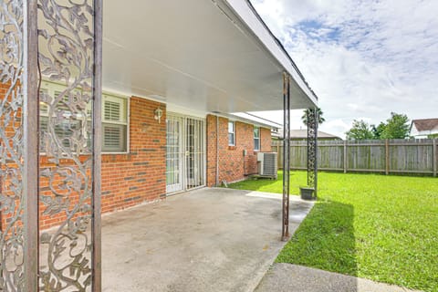 Covered Patio | Fenced Backyard | 2 Mi to Audubon Louisiana Nature Center