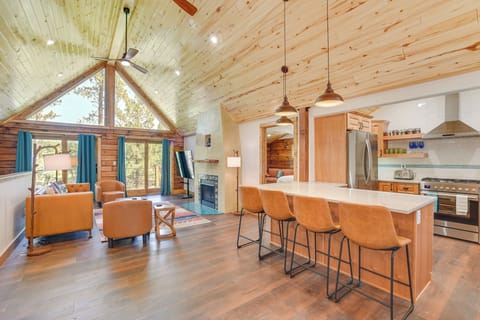 Kitchen | Breakfast Bar