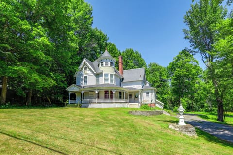 Brownville Vacation Rental | 4BR | 2BA | Stairs Required | 2,900 Sq Ft