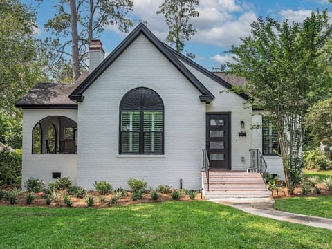 Welcome to your new charming home away from home!