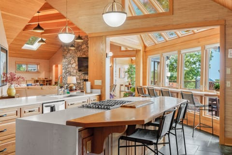 Kitchen, open to living room
