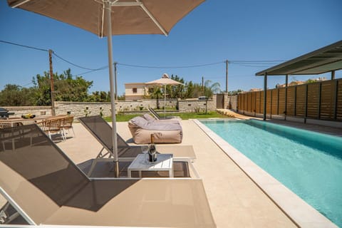 Building Exterior, Outdoor, Pool