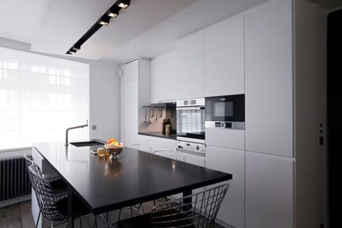 Duplexkitchen-diner with oven, microwave,sink,fridge,coffee machine,island seat5