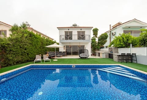 `Amazing sea view villa with sunrise. Adapted description 100% . Everything is clean and tidy. ` - Anna-