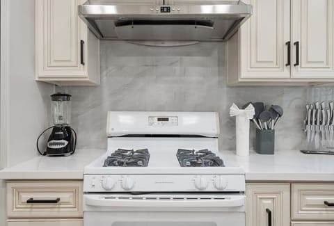 Gas stove and hood ventilation