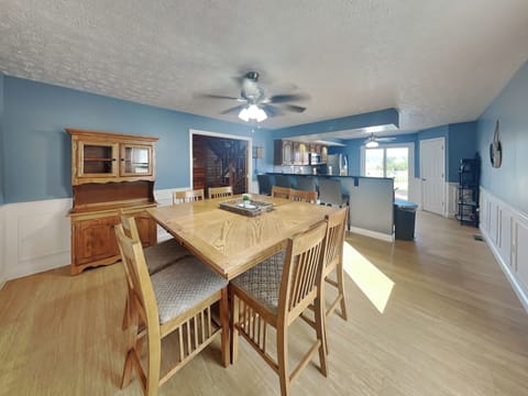 Dining Area to Kitchen Area