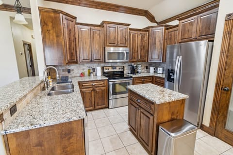 Indoors, Kitchen, Floor, Appliance, Microwave