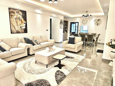 Spacious, light, luxury livingroom