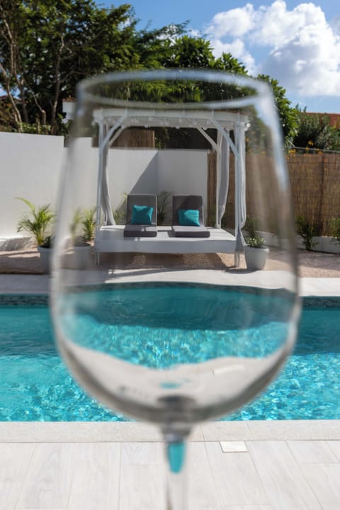 It's always wine o'clock !