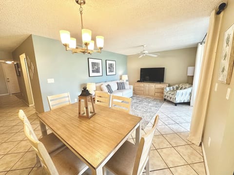 SPACIOUS OPEN CONCEPT WITH SLIDER TO THE SCREENED PATIO