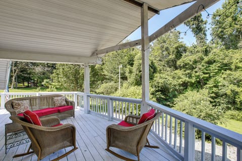 Lucas Vacation Rental | 4BR | 3BA | 3,000 Sq Ft | Stairs Required