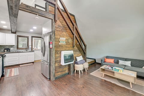 Interior | Free WiFi | Wall A/C Units | Wall Furnace | Smart TV