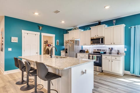 Kitchen | Drip/Keurig Coffee Maker | Blender | Spices