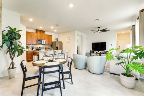 Elmendorf Vacation Rental | 2BR | 1BA | 1,609 Sq Ft | 1 Step to Enter