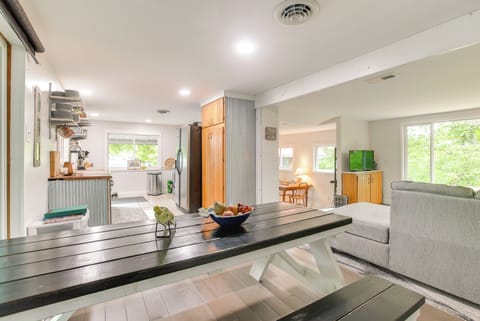 Dining & Kitchen Area | Open Floor Plan | Free WiFi