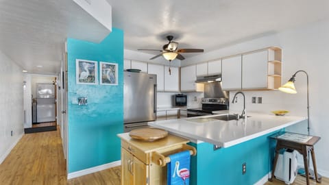 Fully Stocked Kitchen with Dishwasher!
