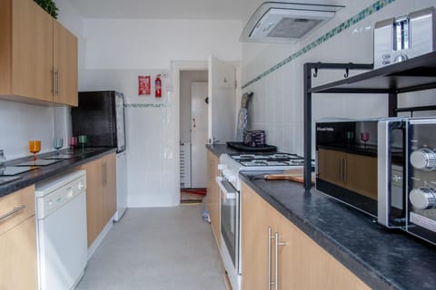 Skyfall - 2 Bedroom Apartment - Milford Haven (26264)