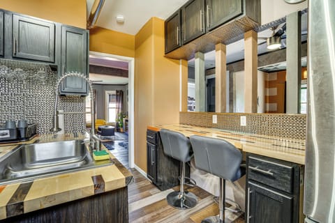 Kitchen | Microwave | Stove/Oven