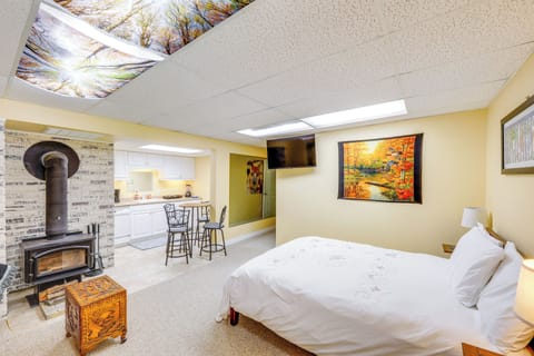 Libby Vacation Rental | Studio | 1BA | 900 Sq Ft | Stairs Required