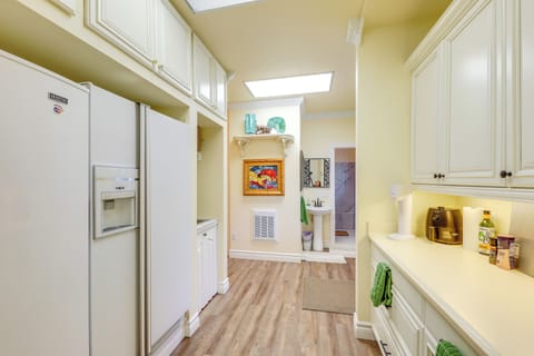 Kitchenette | Trash Bags/Paper Towels