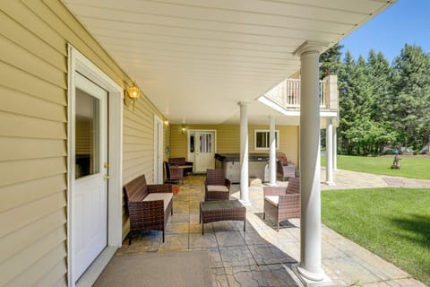 Shared Patio | Hot Tub