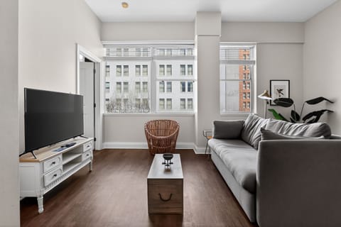 Roami at Duncan Plaza | 1 Bedroom Apartment